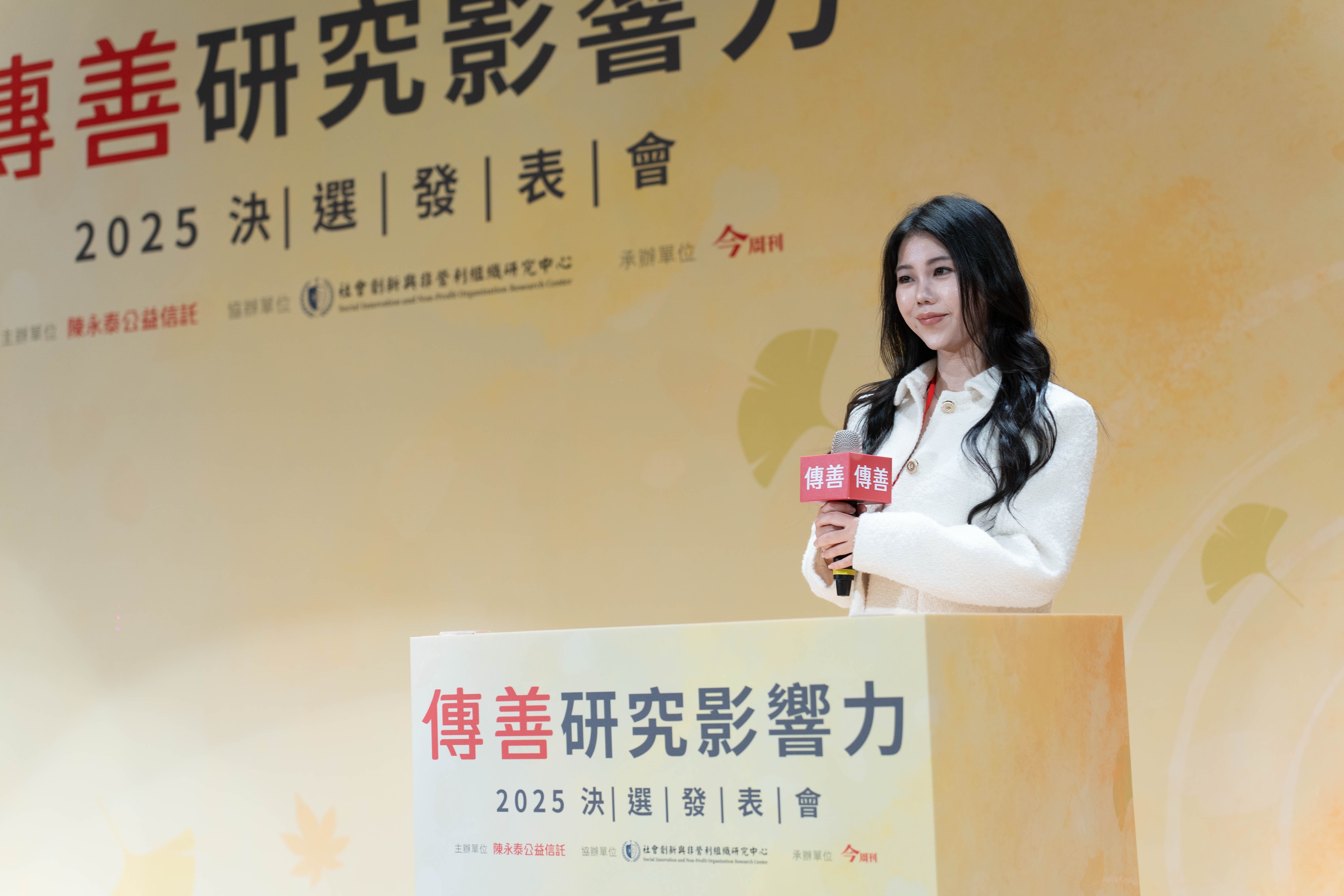 AI 驅動的媒體框架分析:促進高齡社會世代溝通 與減少衝突的實證研究