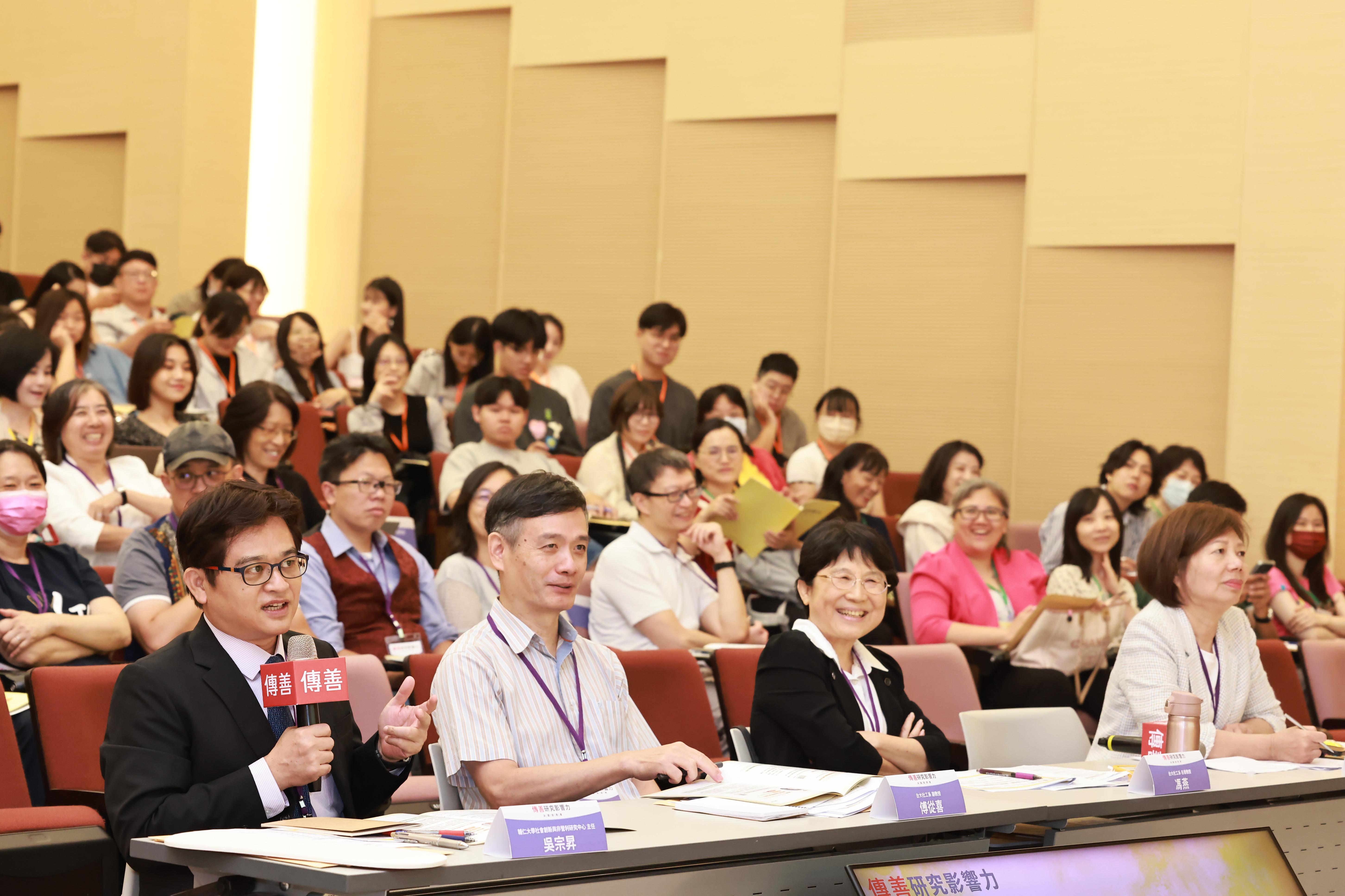 2025傳善研究影響力評審委員由左至右分別有輔大吳宗昇主任、台大傅從喜副教授、台大馮燕名譽教授、世新大學邱淑華教授 - 複製